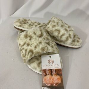 NWT Malvados Snow Leopard Slumber Slippers